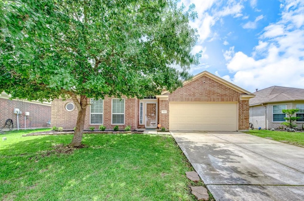5902 Annatto Dr, Baytown TX  77521-1496 exterior