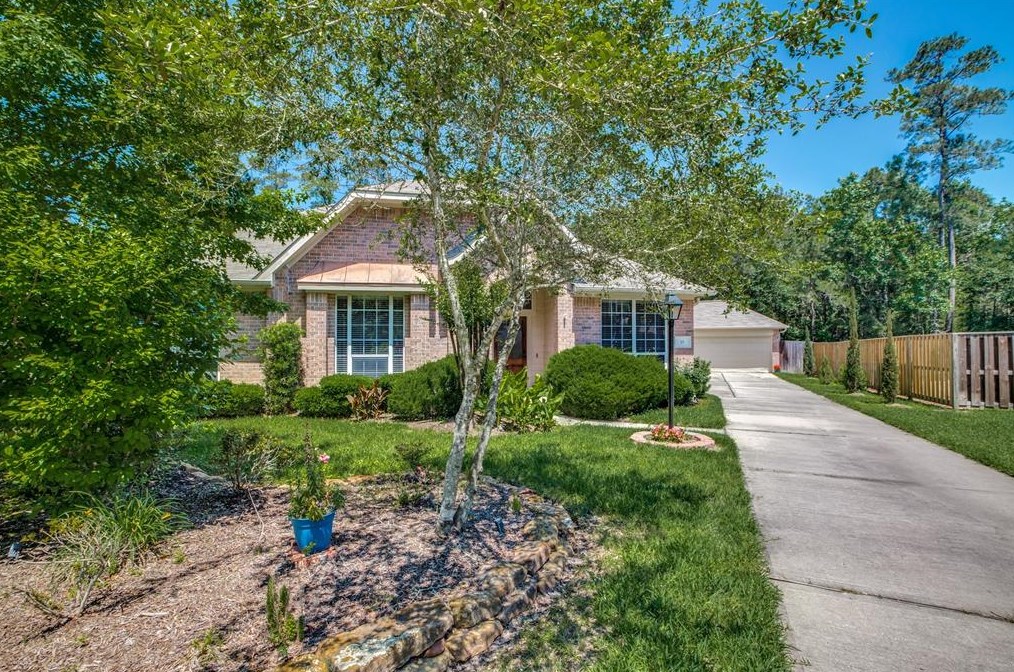 11 Acacia Park Pl, Spring TX  77382-1657 exterior