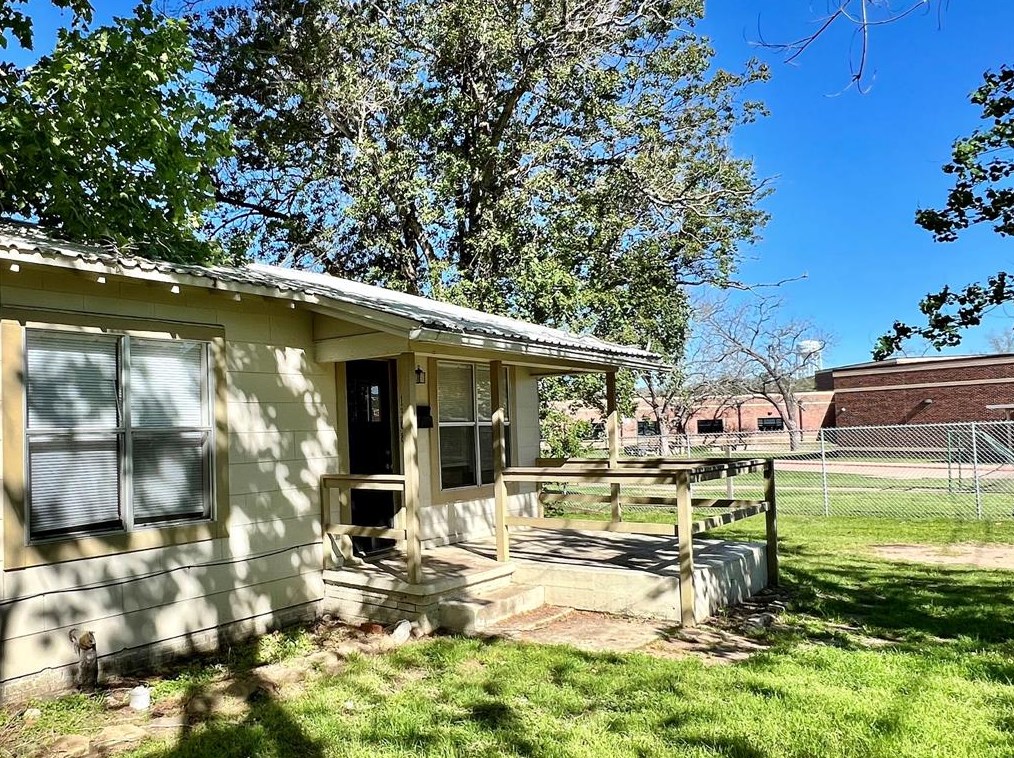 1308 S Park St, Brenham, TX 77833