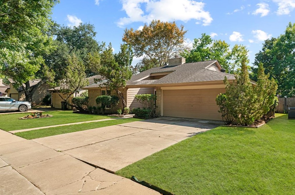 3126 Frontier Dr, Sugar Land, TX 77479-1635