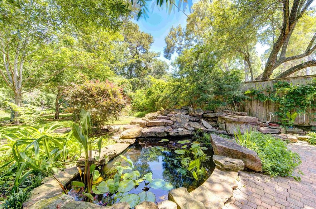 1214 Almond Grove Dr, Houston TX 77077-2505 exterior