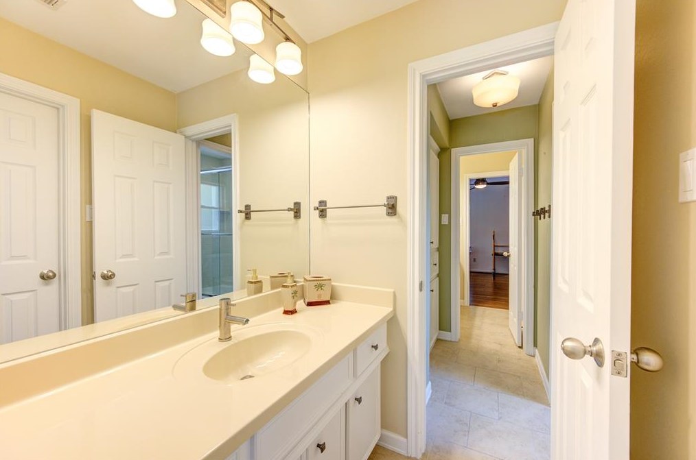 1214 Almond Grove Dr, Houston TX 77077-2505 exterior