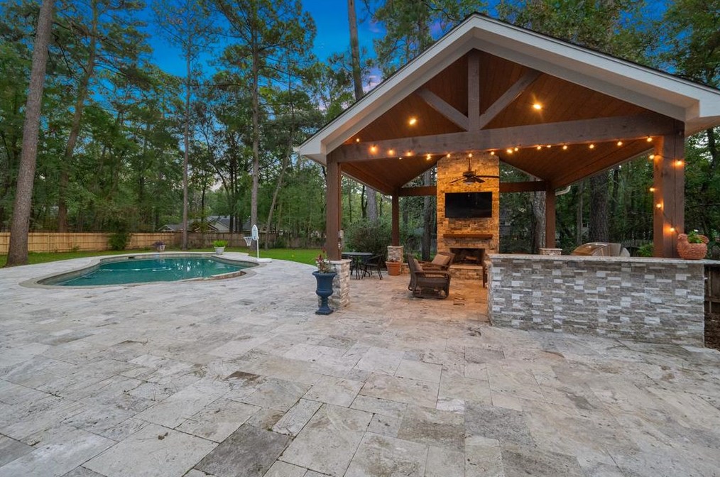 2102 Woodford Green Dr, Humble, TX 77339