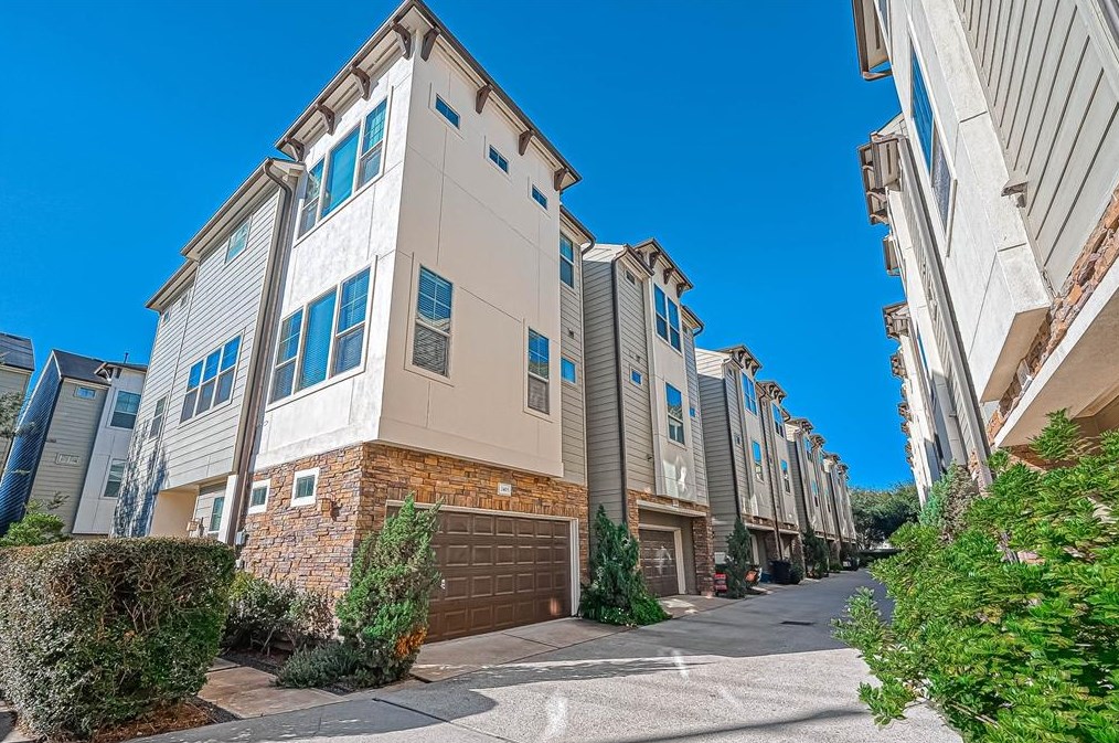2405 Beall St, Houston, TX 77008