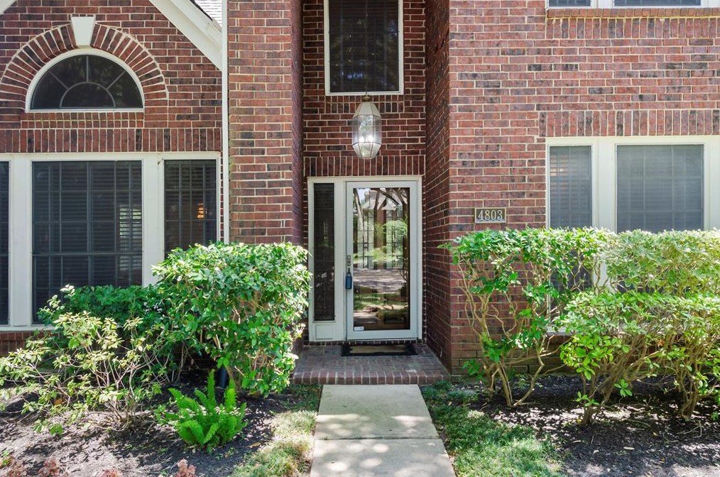 4803 Rebel Ridge Dr, Sugar Land, TX 77478