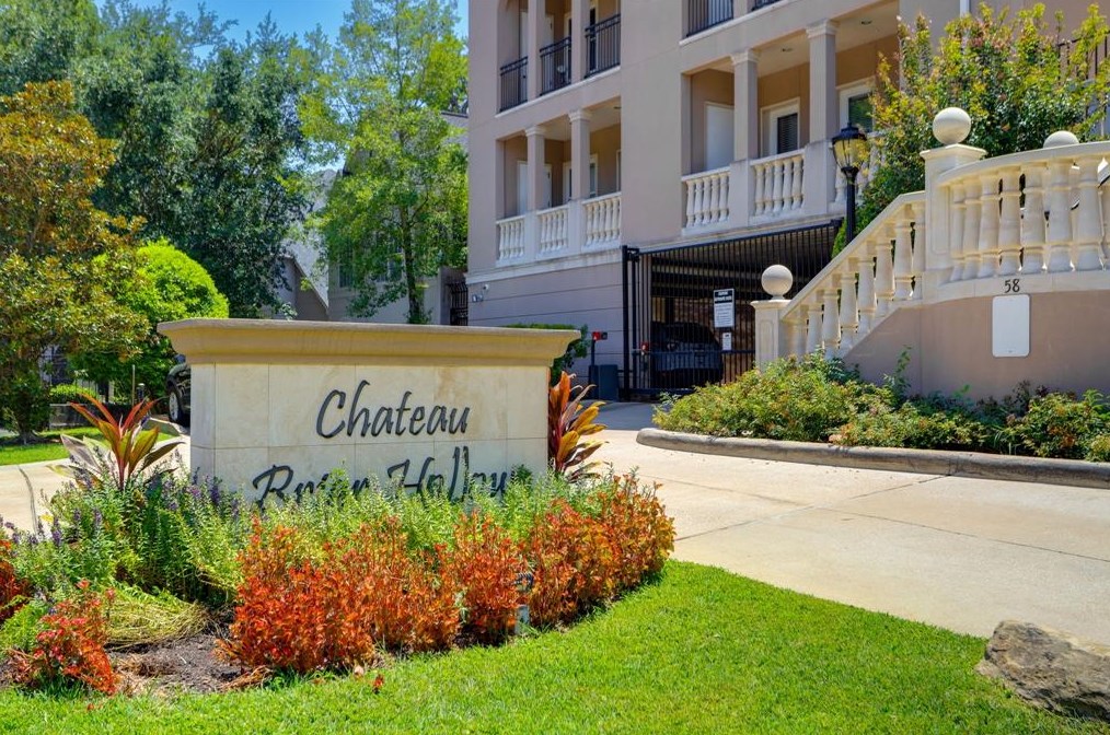 58 Briar Hollow Ln, Houston, TX 77027-9347