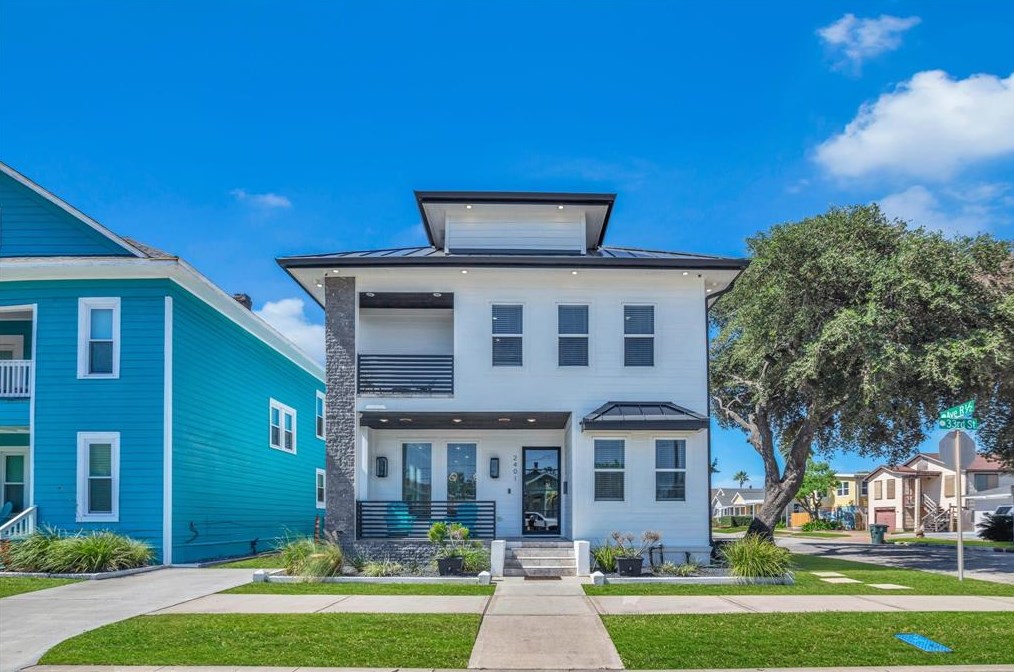 2401 33rd St, Galveston, TX 77550