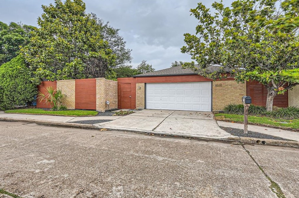8330 Terrace Wind Dr, Houston, TX 77040-1416