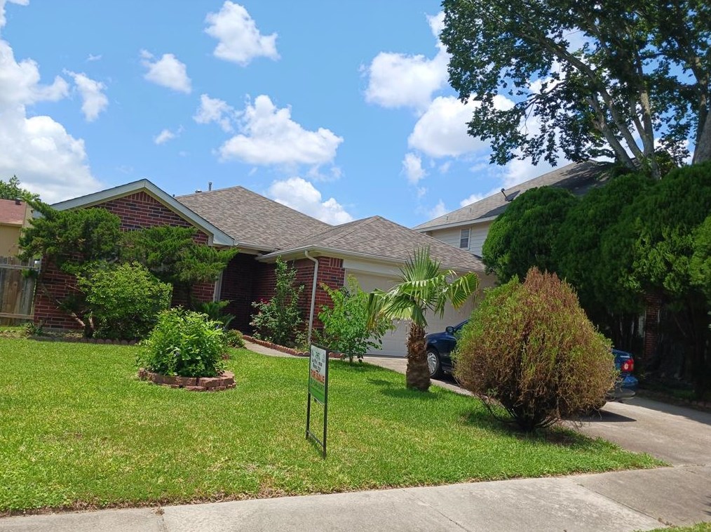 8330 Woodland Willows Dr, Houston, TX 77083-5548