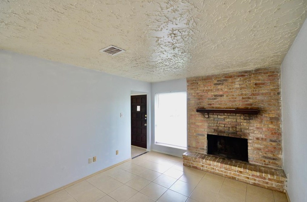6407 S Briar Bayou Dr, Houston, TX 77072