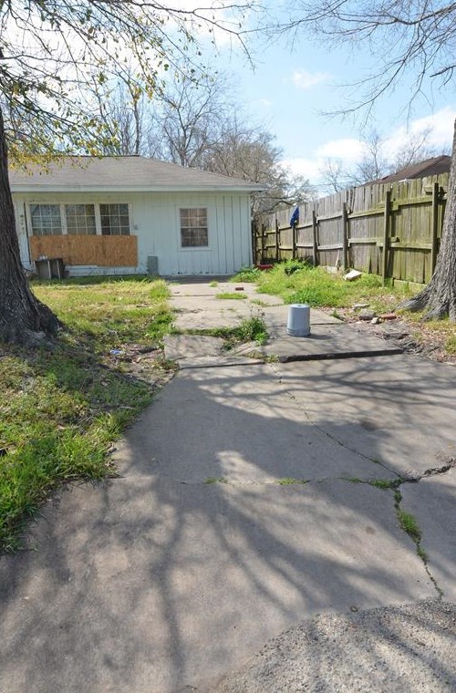 5962 Belcrest St, Houston TX  77033-1328 exterior