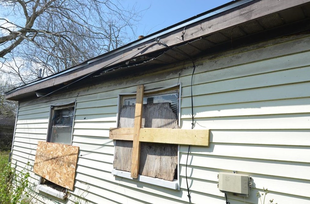 5962 Belcrest St, Houston TX  77033-1206 exterior
