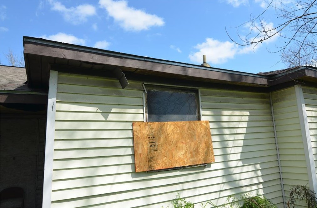 5962 Belcrest St, Houston TX  77033-1206 exterior