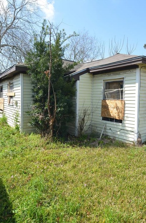 5962 Belcrest St, Houston TX  77033-1206 exterior