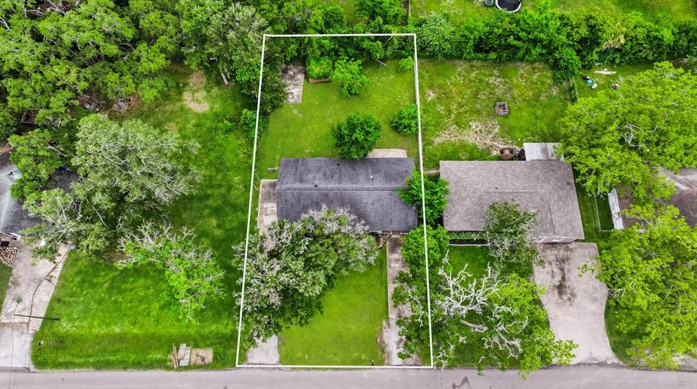 132 Lakewood Dr, Richwood, TX 77531