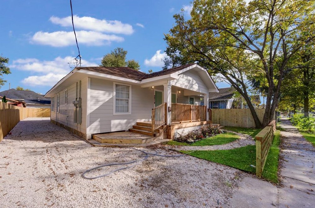 2214 Mckee St, Houston TX  77009-8239 exterior