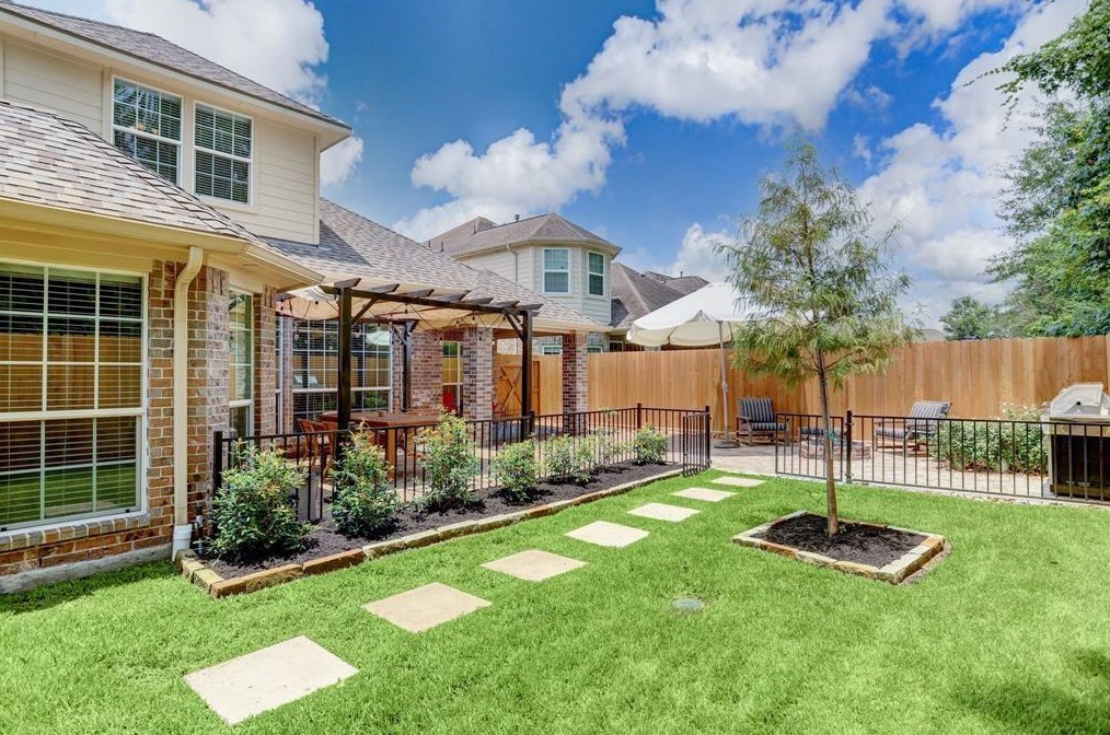 25210 Evergreen Bend Dr, Spring TX  77389-1100 exterior