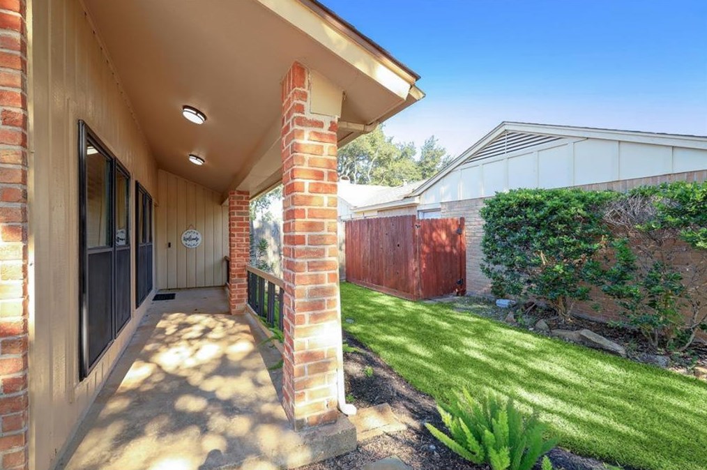 3023 Sam Houston Dr, Sugar Land, TX 77479