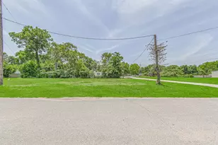 317 Woodson St, Willis, TX 77378 - Photo 4