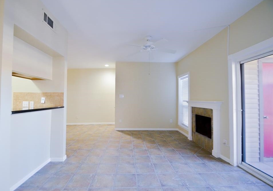 2025 Augusta Dr Apt 605, Houston, TX 77057