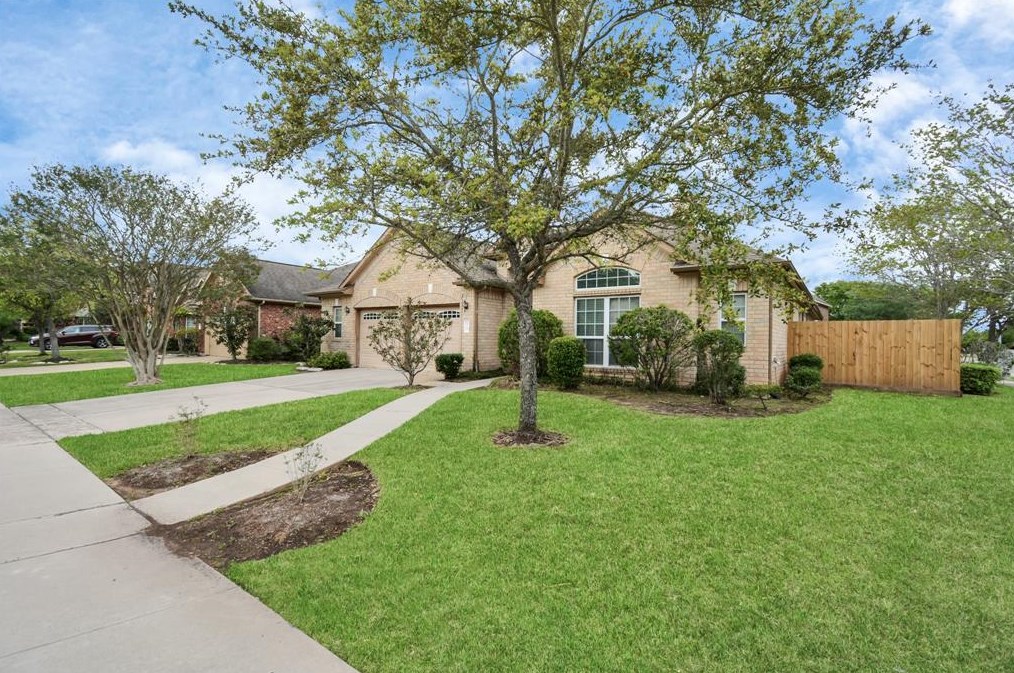 6727 Oakman Ln, Sugar Land, TX 77479