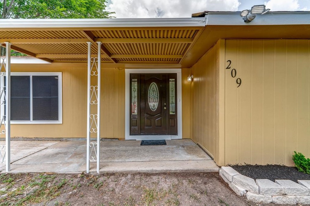 209 Stewart St, Baytown TX  77520-3057 exterior