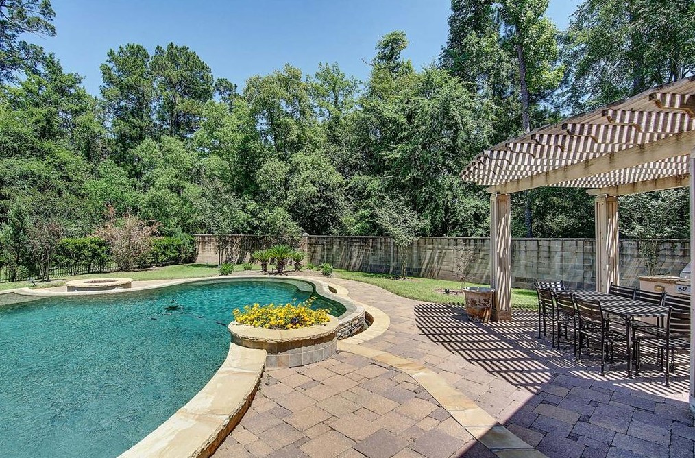 31 E Cartouche Cir, Spring, TX 77382