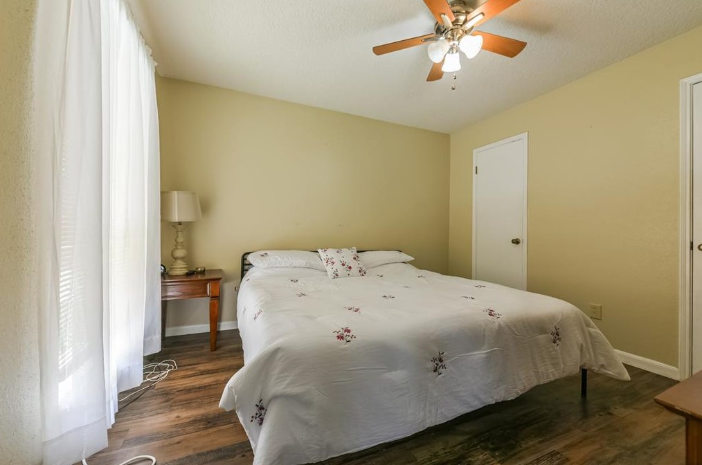 16231 Parksley Dr, Houston TX 77059-4714 exterior