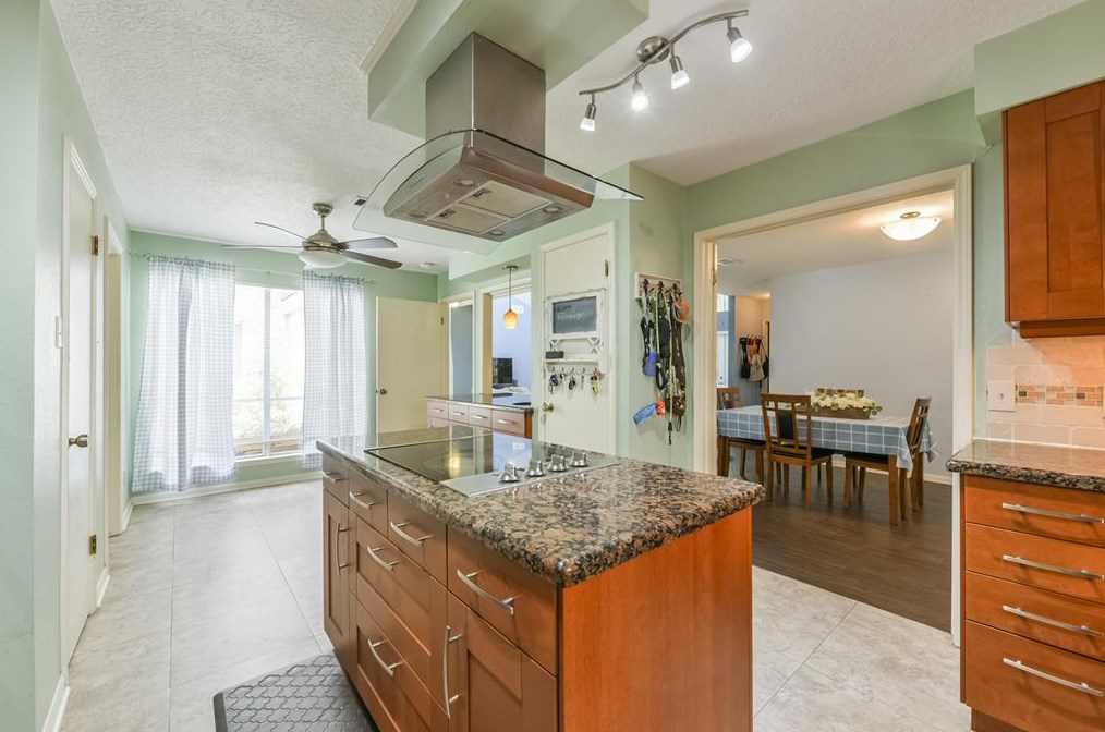 16231 Parksley Dr, Houston TX 77059-4714 exterior