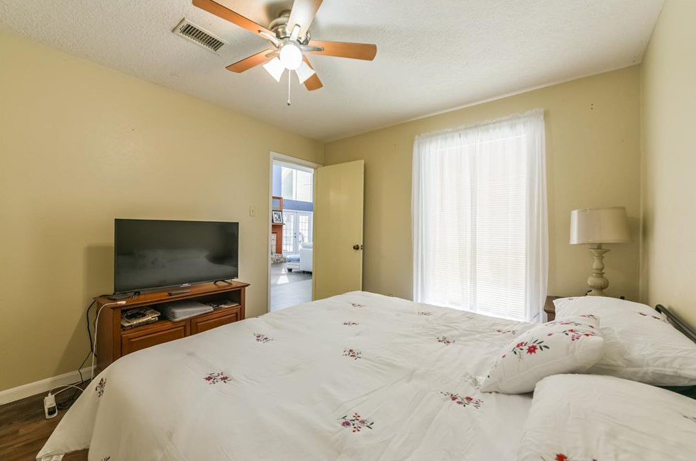 16231 Parksley Dr, Houston TX 77059-4714 exterior