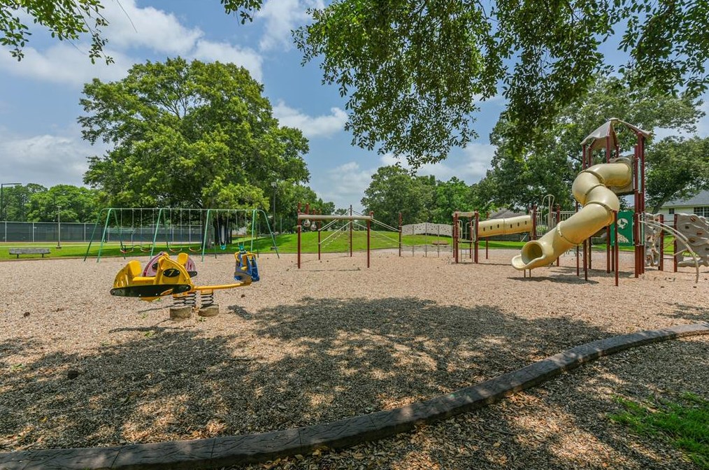 16231 Parksley Dr, Houston TX 77059-4714 exterior