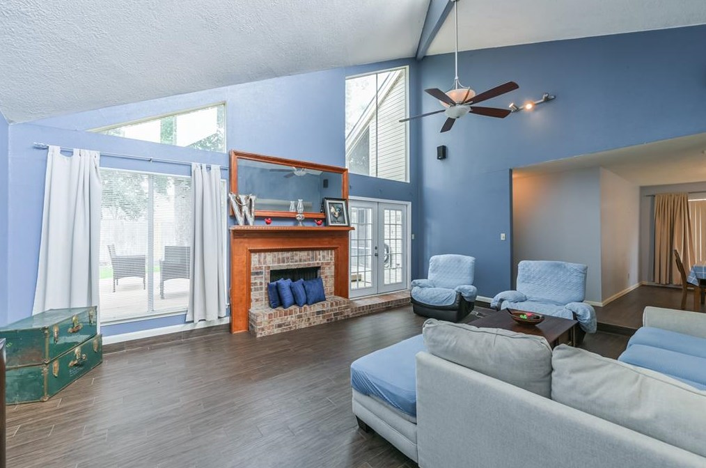 16231 Parksley Dr, Houston TX 77059-4714 exterior