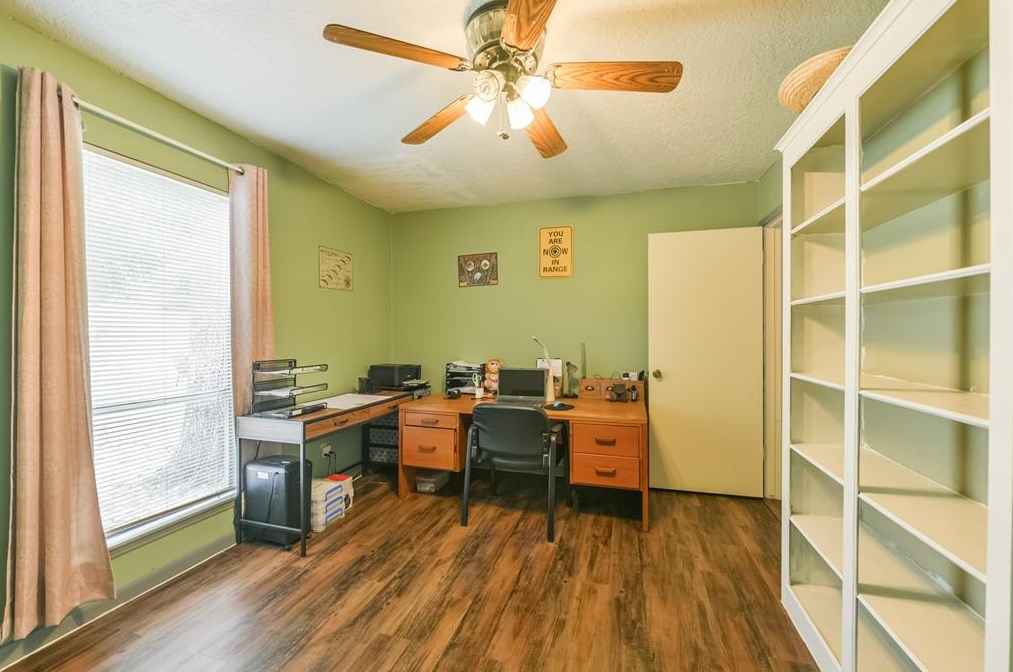 16231 Parksley Dr, Houston TX 77059-4714 exterior