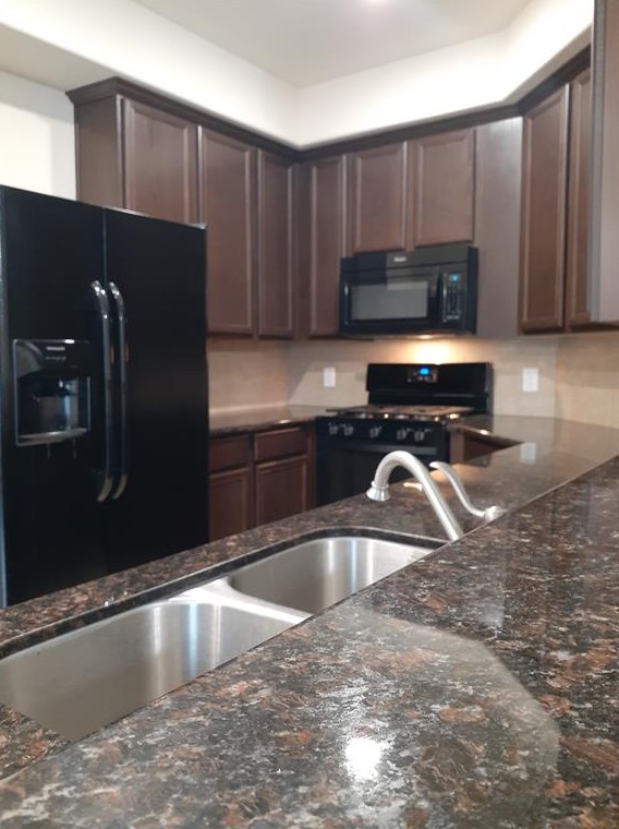 17122 Amarose Dr, Houston TX  77090-2236 exterior
