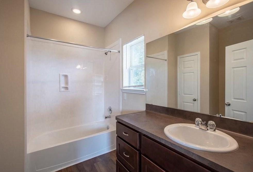 8146 Cabot St, Houston, TX 77078-2704