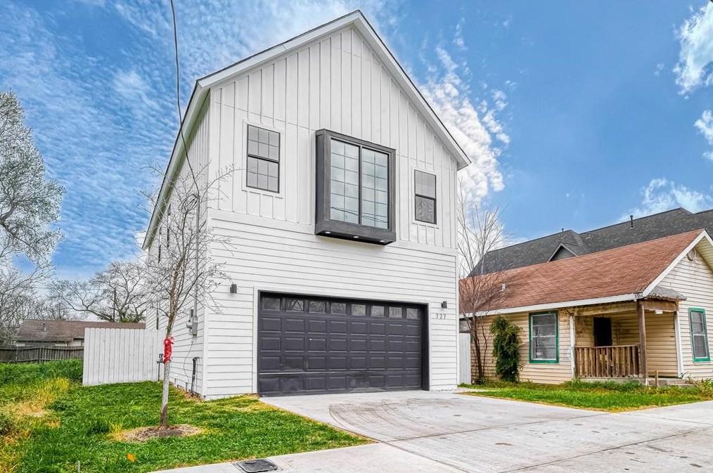 727 40th St, Houston, TX 77022-4735