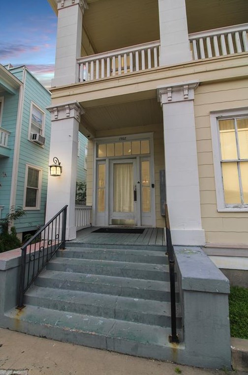 1902 Church St #7, Galveston, TX 77550