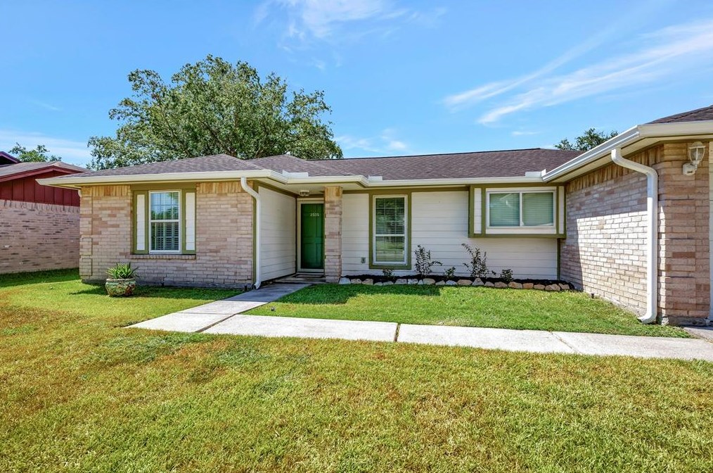 2505 Drummer Dr, League City, TX 77573-3302