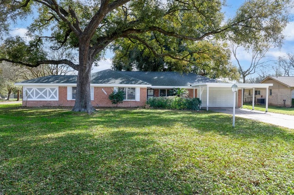 9001 Friendship Rd, Houston, TX 77080
