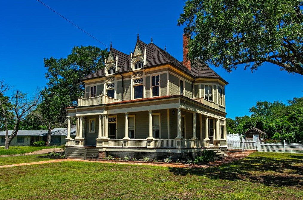901 Church St, White Hall, TX 77868-4301