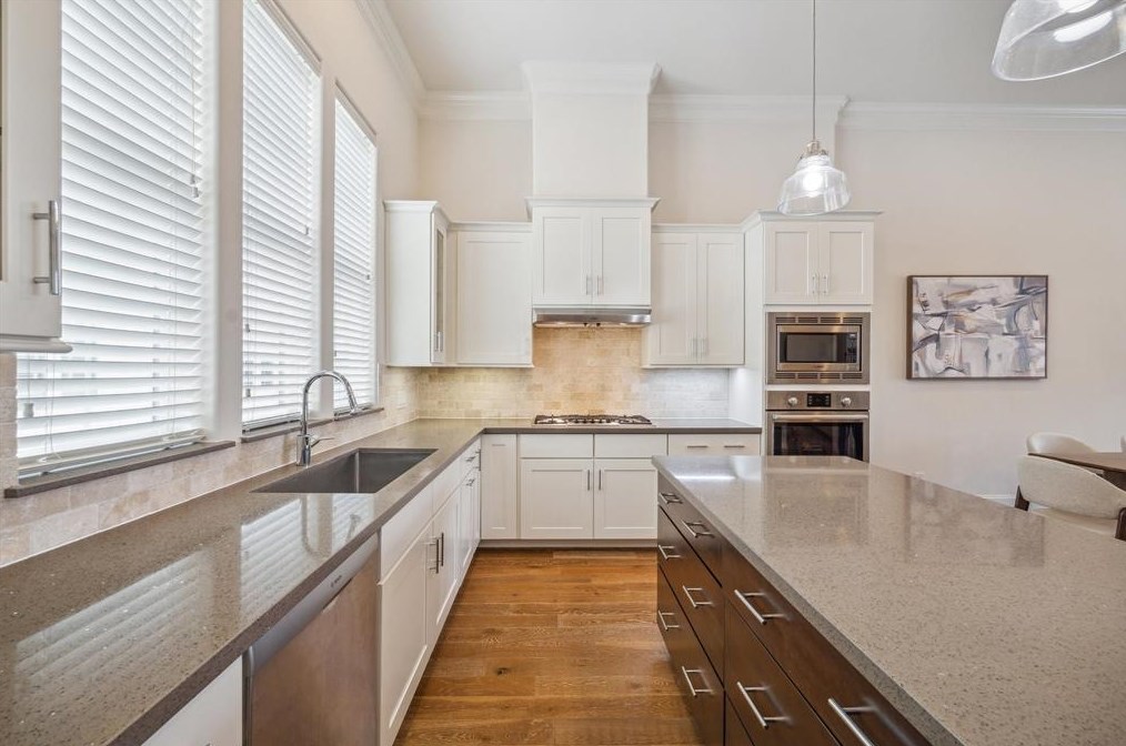 9520 London Bridge Sta, Houston, TX 77045