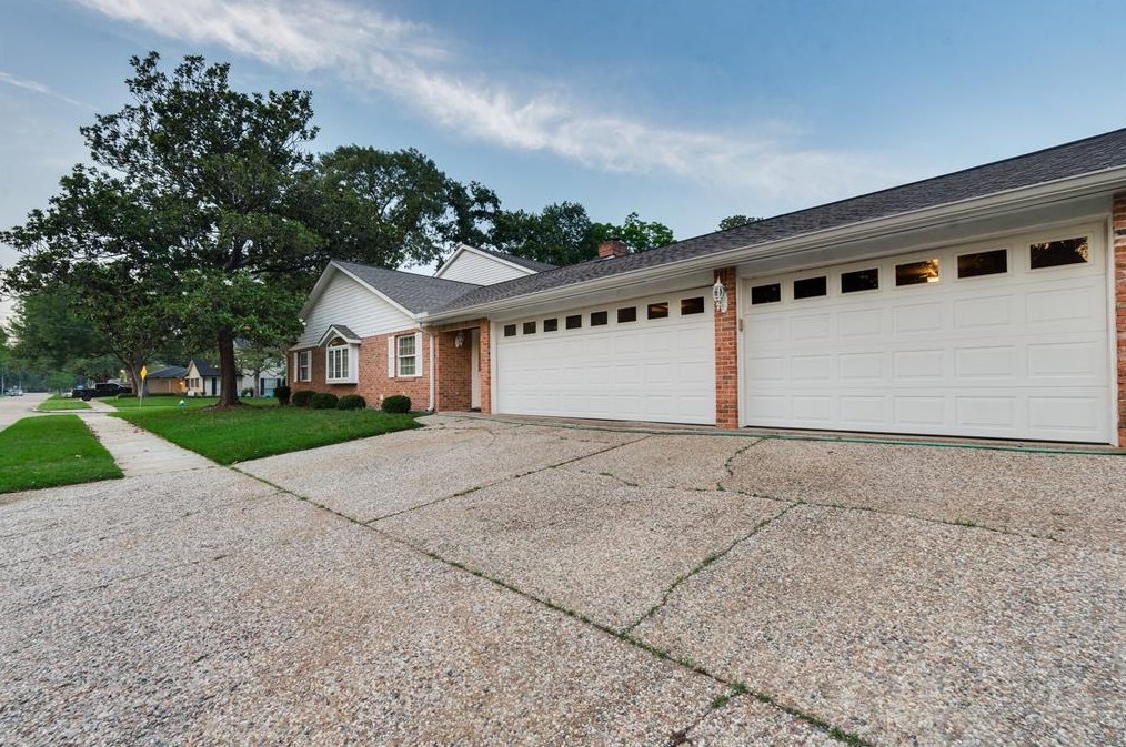 1061 Cheshire Ln, Houston, TX 77018-2027