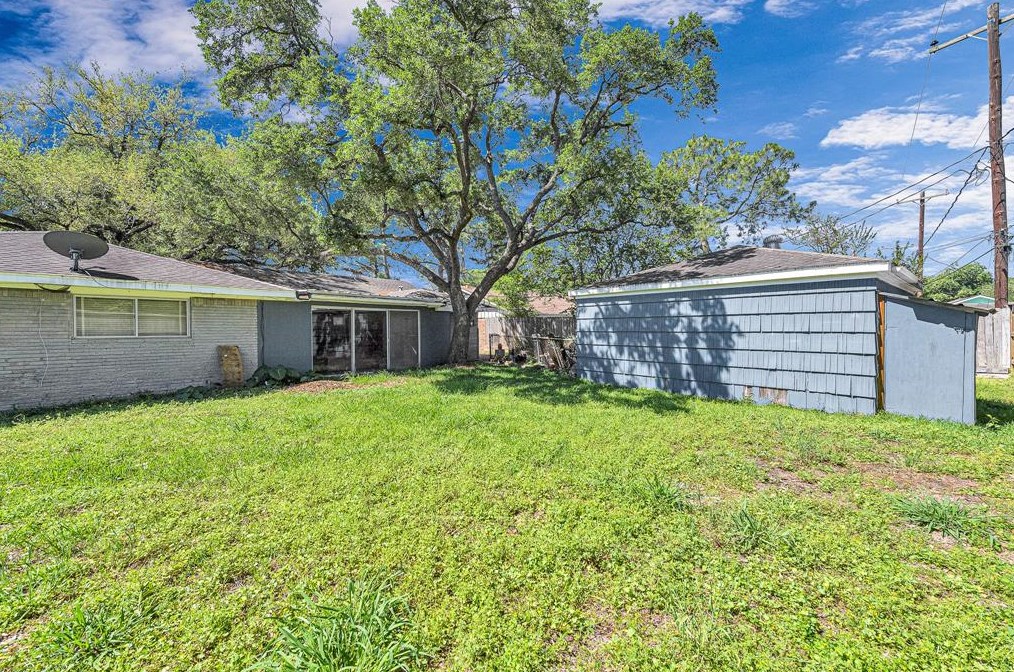 5814 Mcknight, Houston TX  77035-2326 exterior