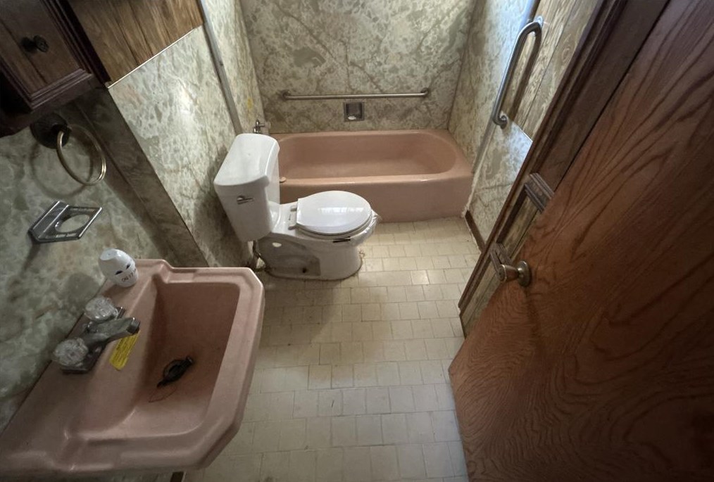 5526 Elm Spg Dr, Houston TX  77048-1837 exterior