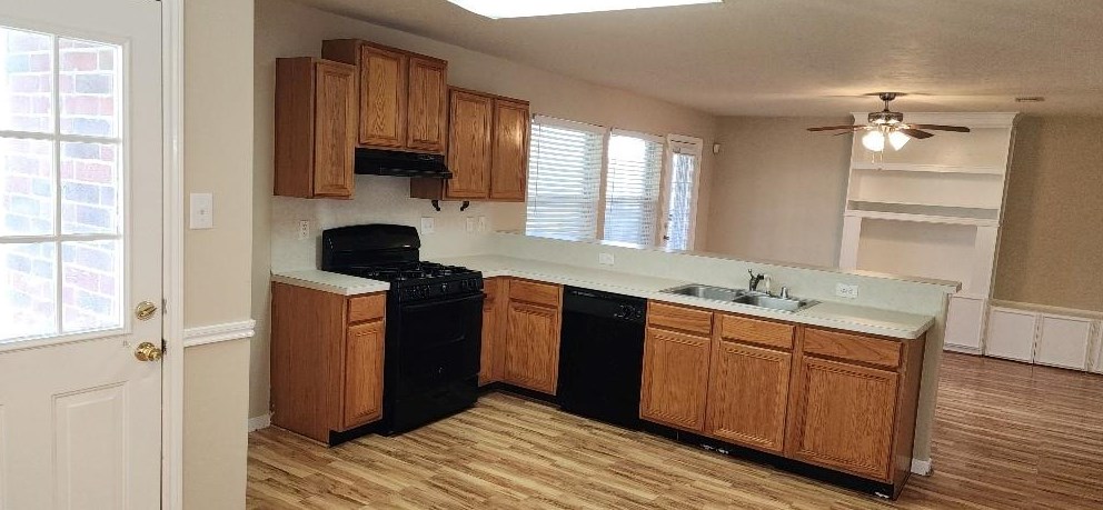11814 Sardis Lake Dr, Tomball, TX 77375