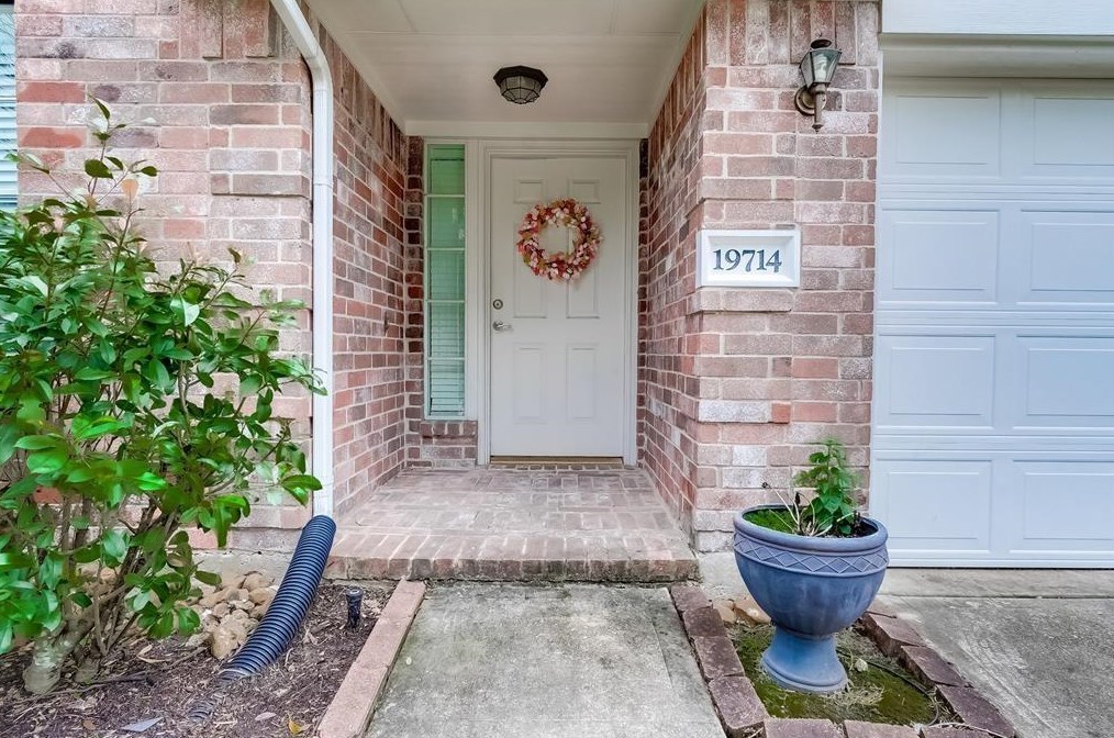 19714 Fawns Crossing Dr, Tomball, TX 77375
