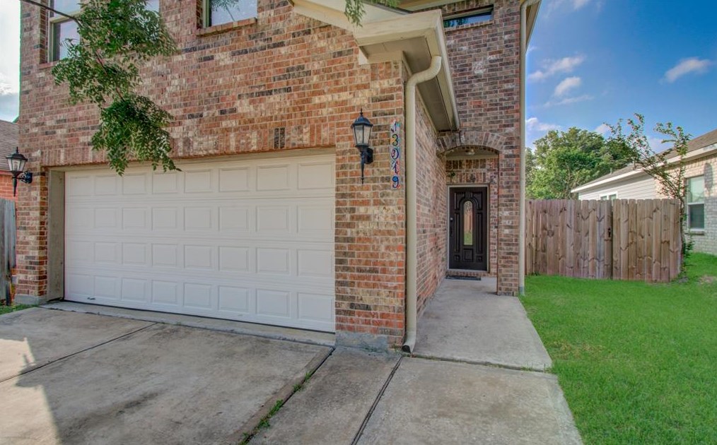 13019 Bamboo Forest Trl, Houston, TX 77044-1832