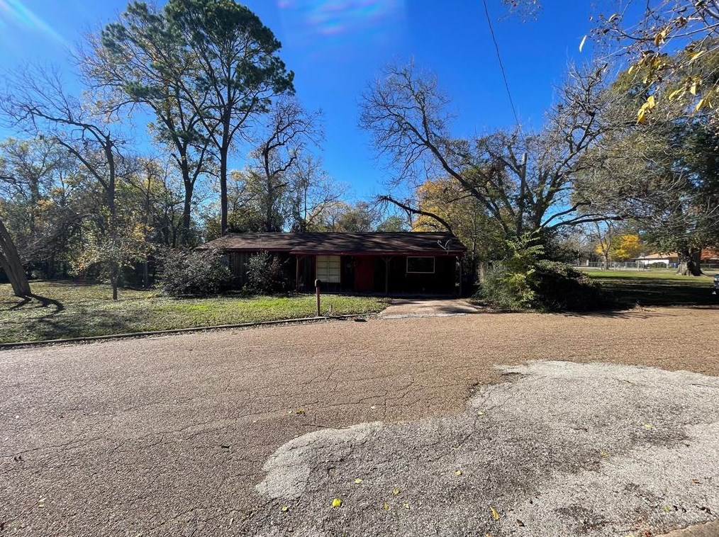 523 Oakhurst Dr, Livingston TX  77351-2821 exterior