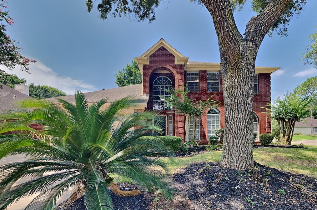 3822 Pin Oak Dr S, Pearland, TX 77581