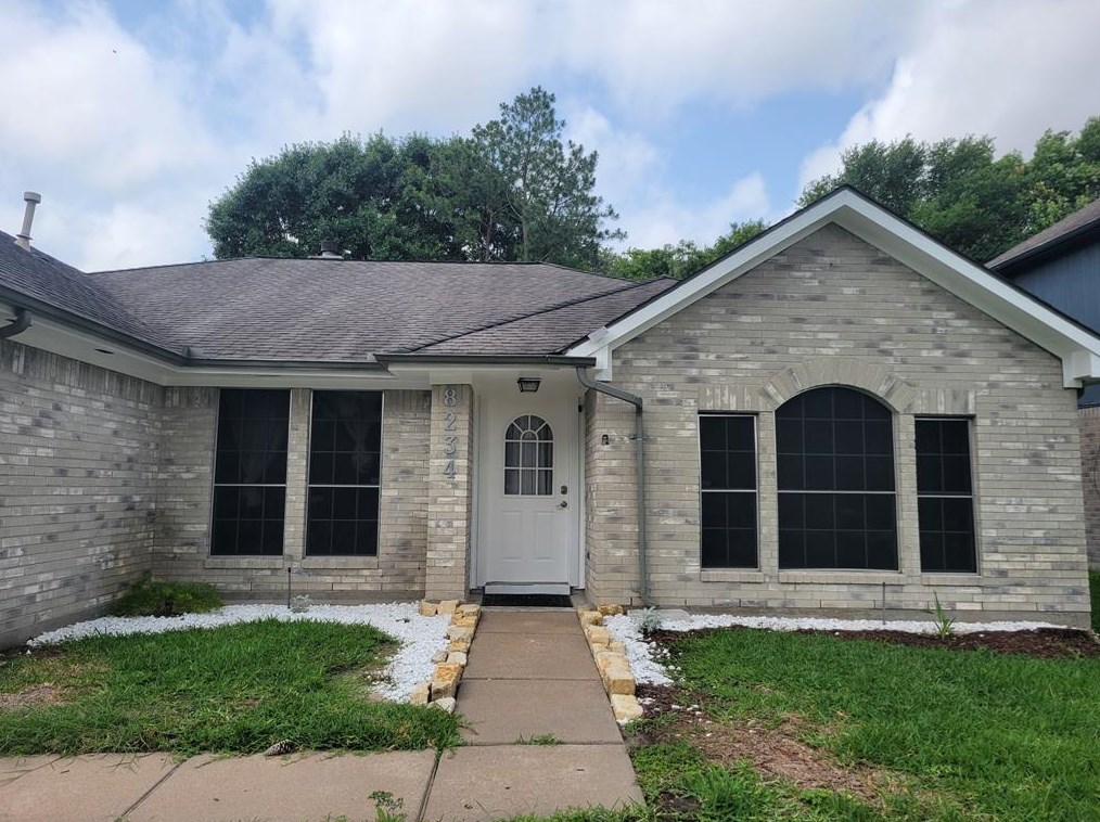 8234 Squires Place Dr, Houston, TX 77083-5203